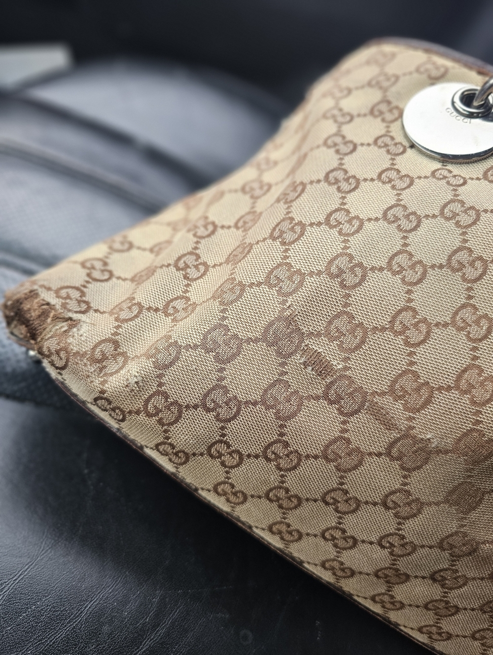 Gucci Shoulder Bag with Iconic Pattern - Picture 8 of 9